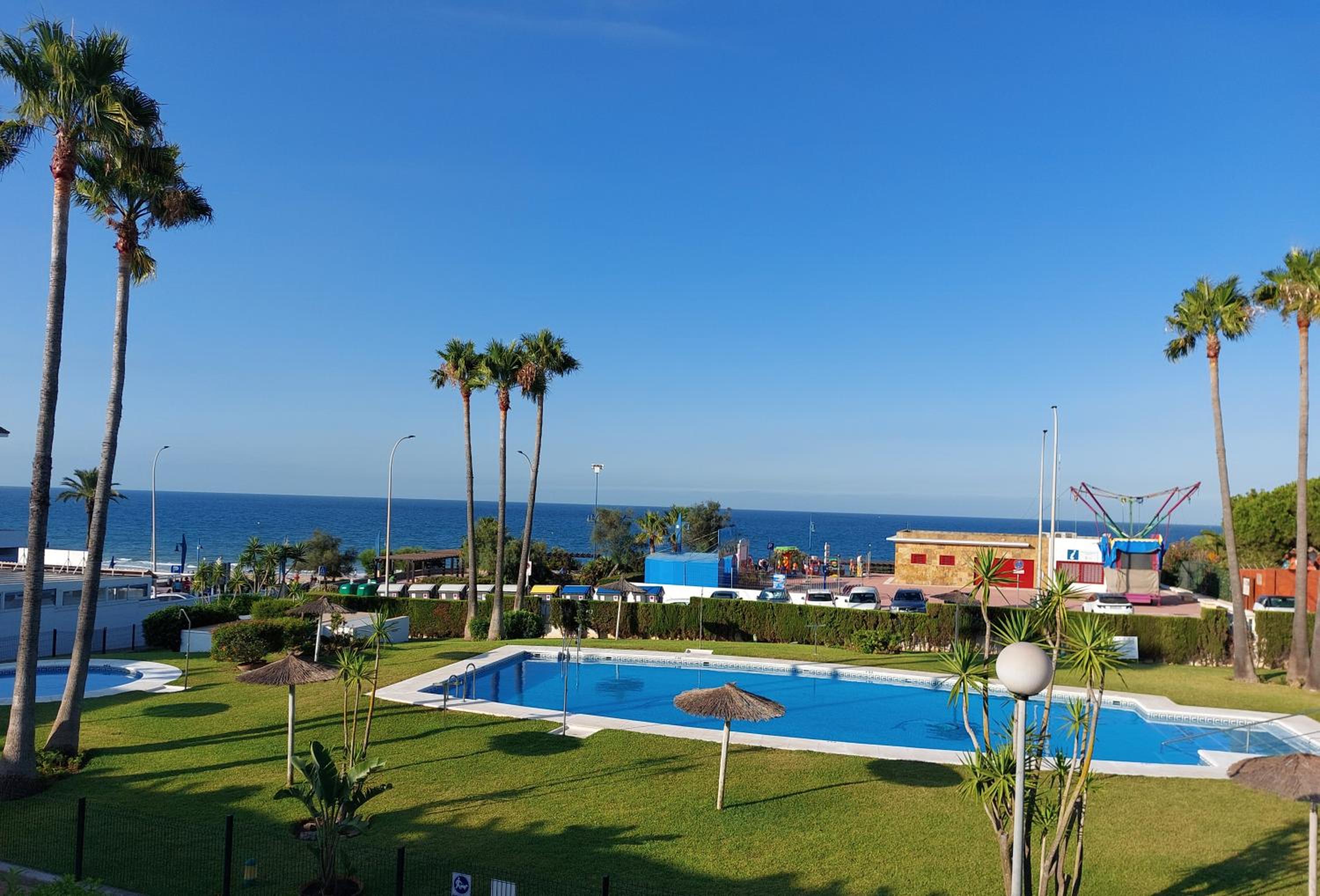 Precioso apartamento en primera línea de playa de la Barrosa photo 2