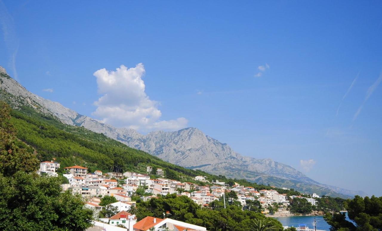 Antique apartment in the center of Brela view 4