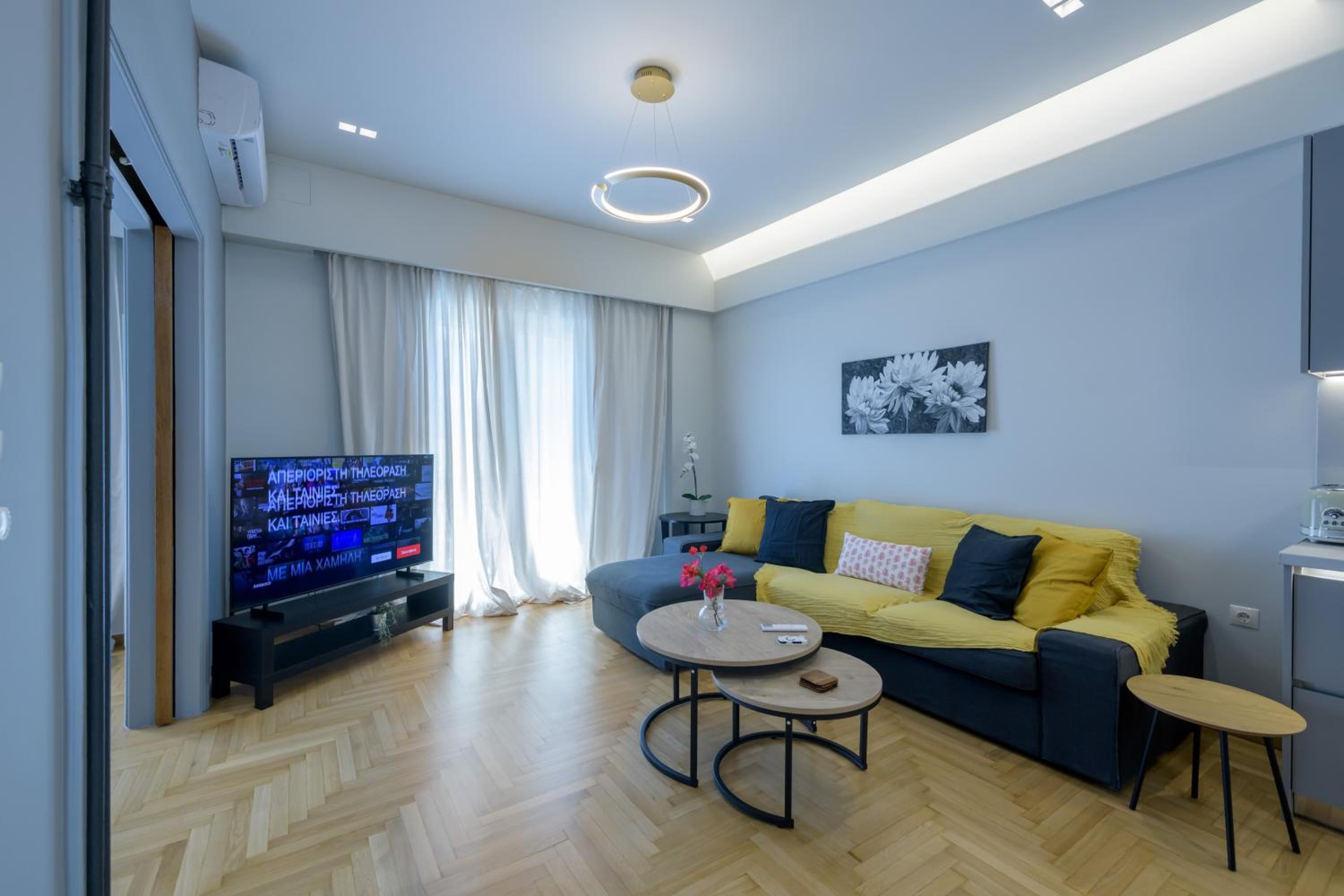 Lush 2bed apt at the Acropolis!