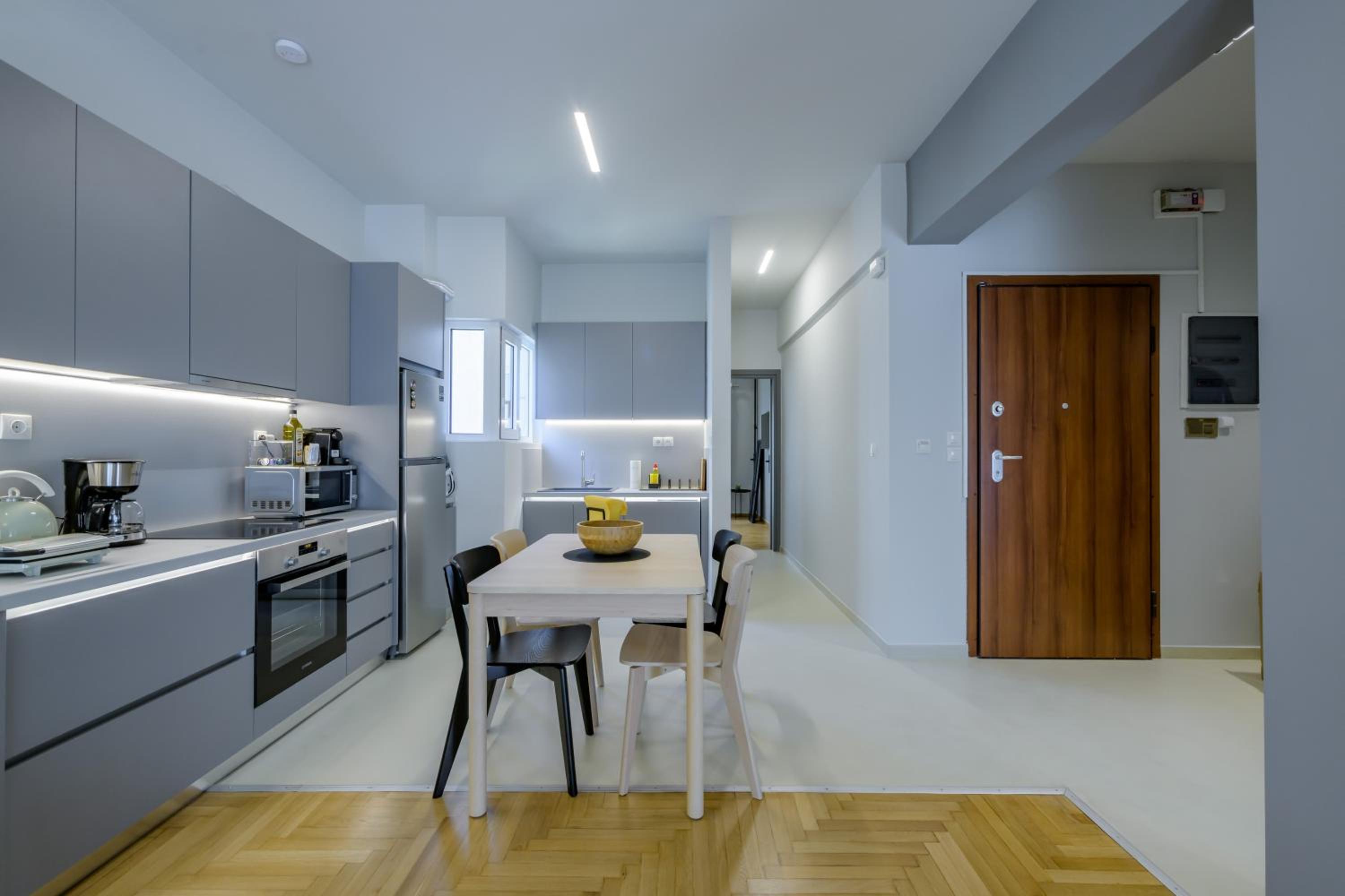 Lush 2bed apt at the Acropolis!