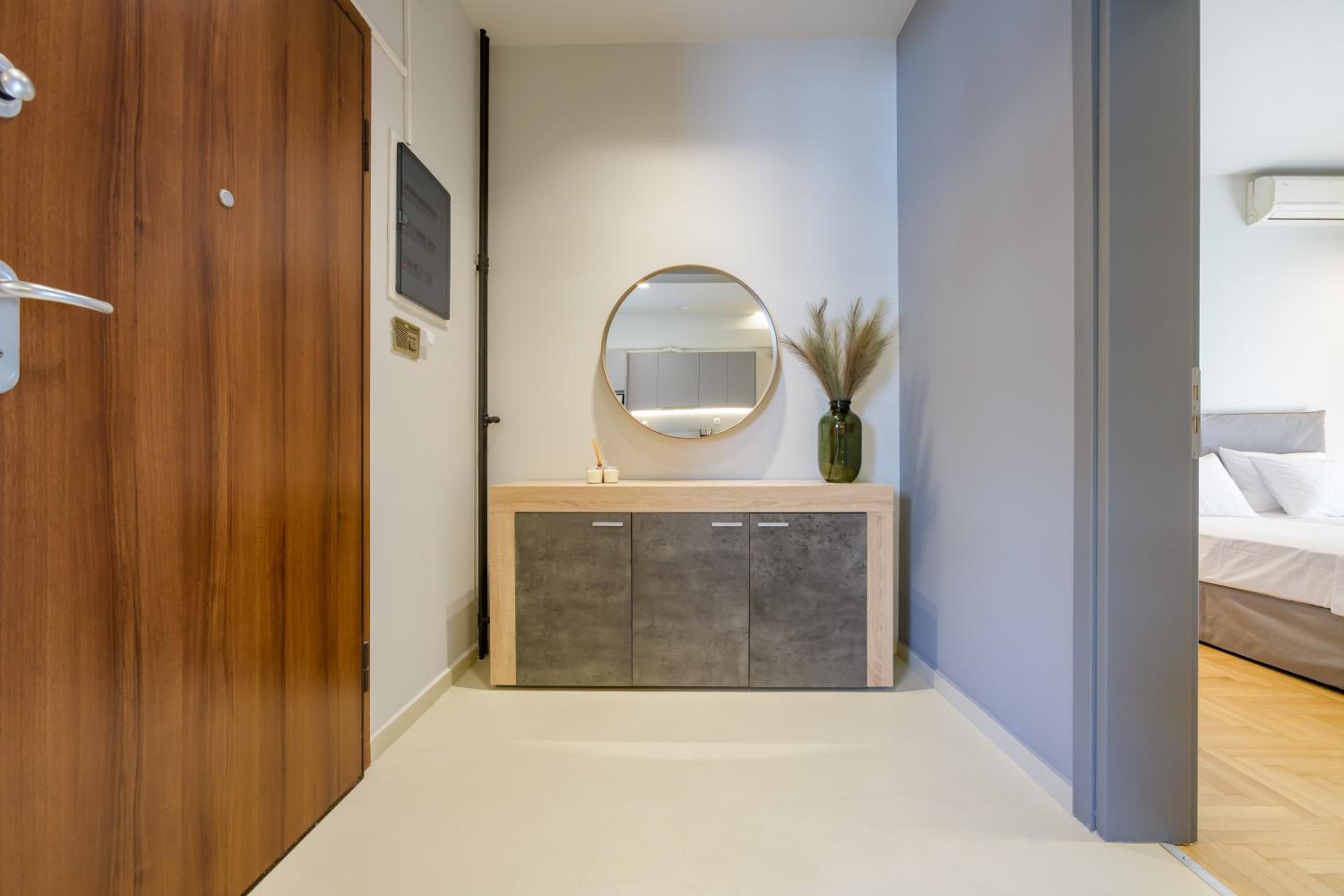Lush 2bed apt at the Acropolis!