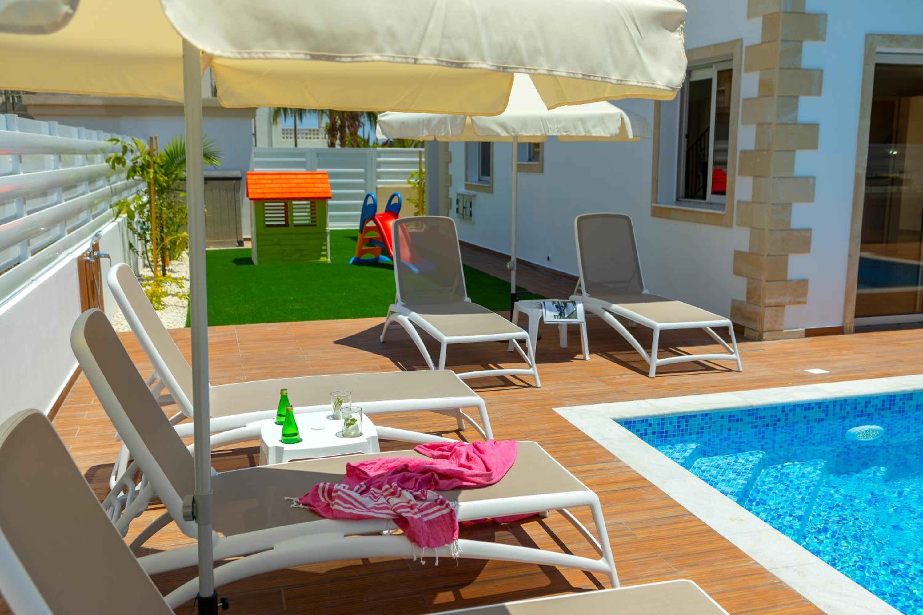 Villa Lantos Central Protaras