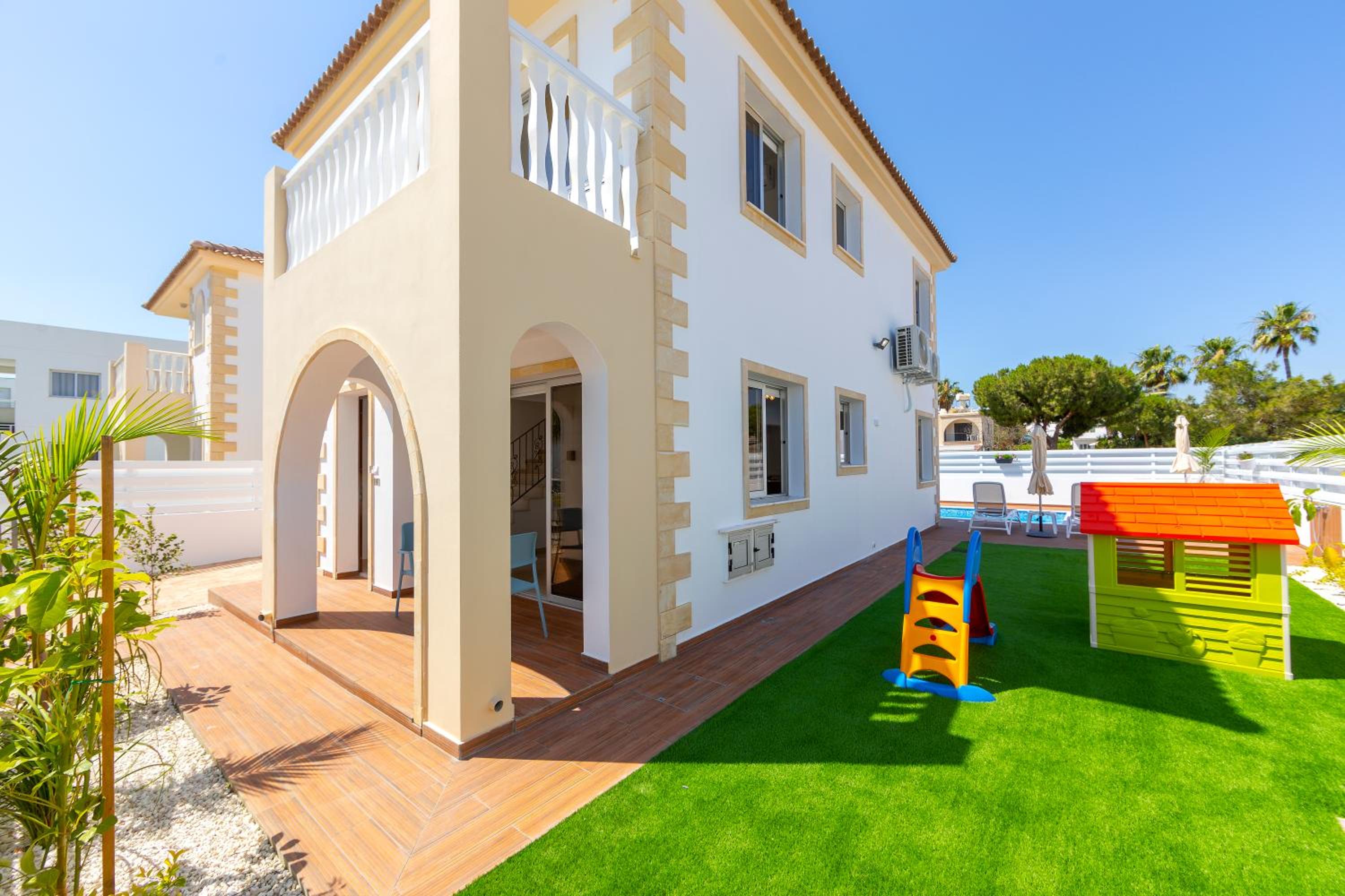 Villa Lantos Central Protaras