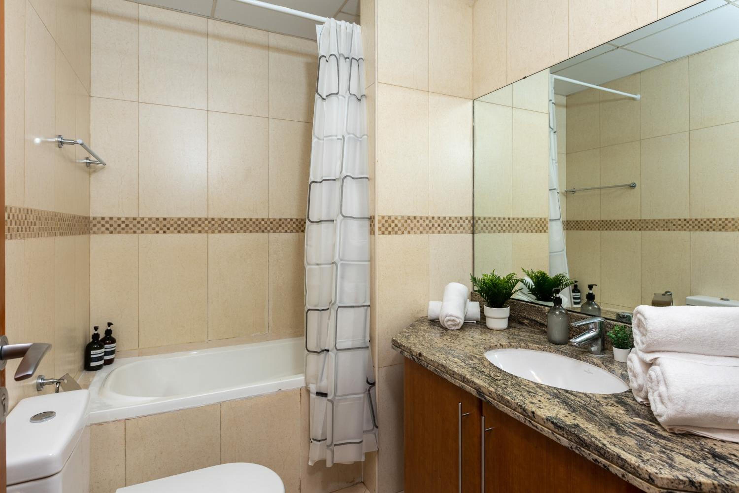 180° Sheik Zayed Road balcony views 2BR in JLT