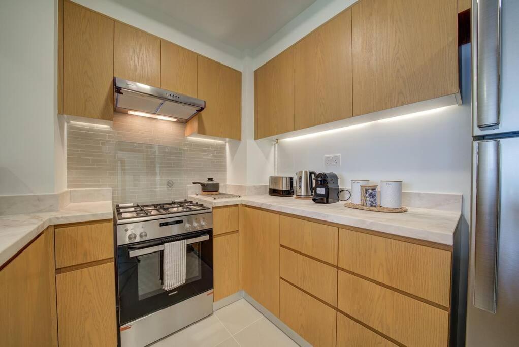 Burj Khalifa View - 2BR and Maid - Downtown