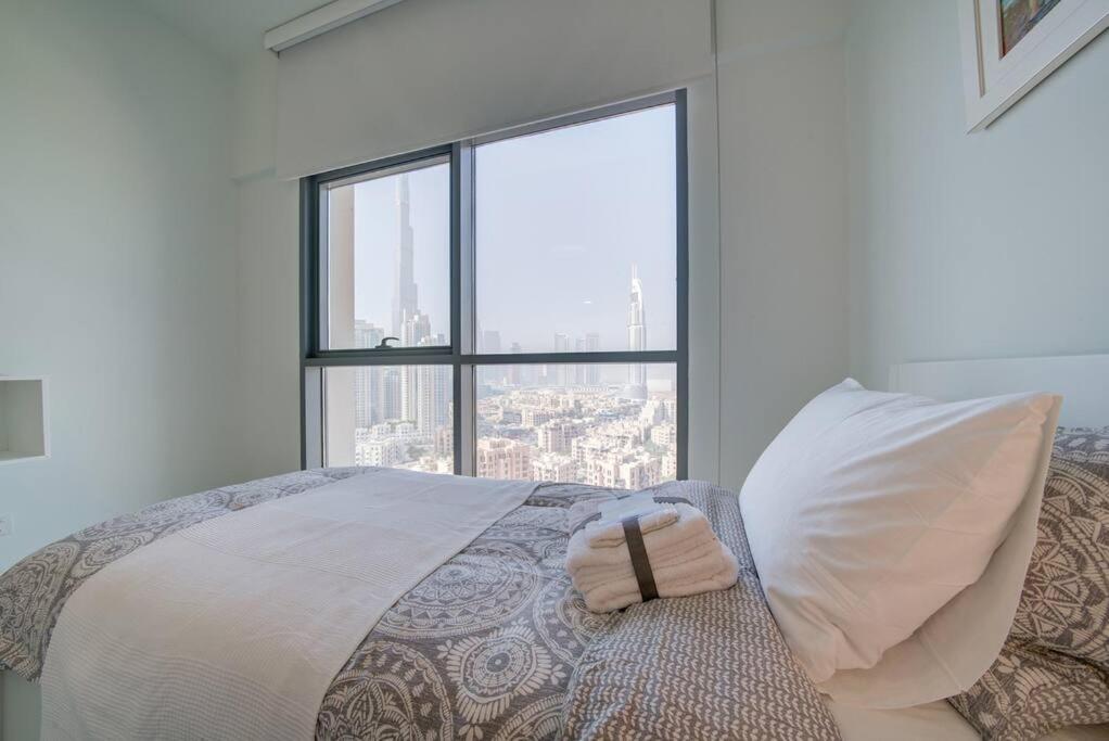 Burj Khalifa View - 2BR and Maid - Downtown