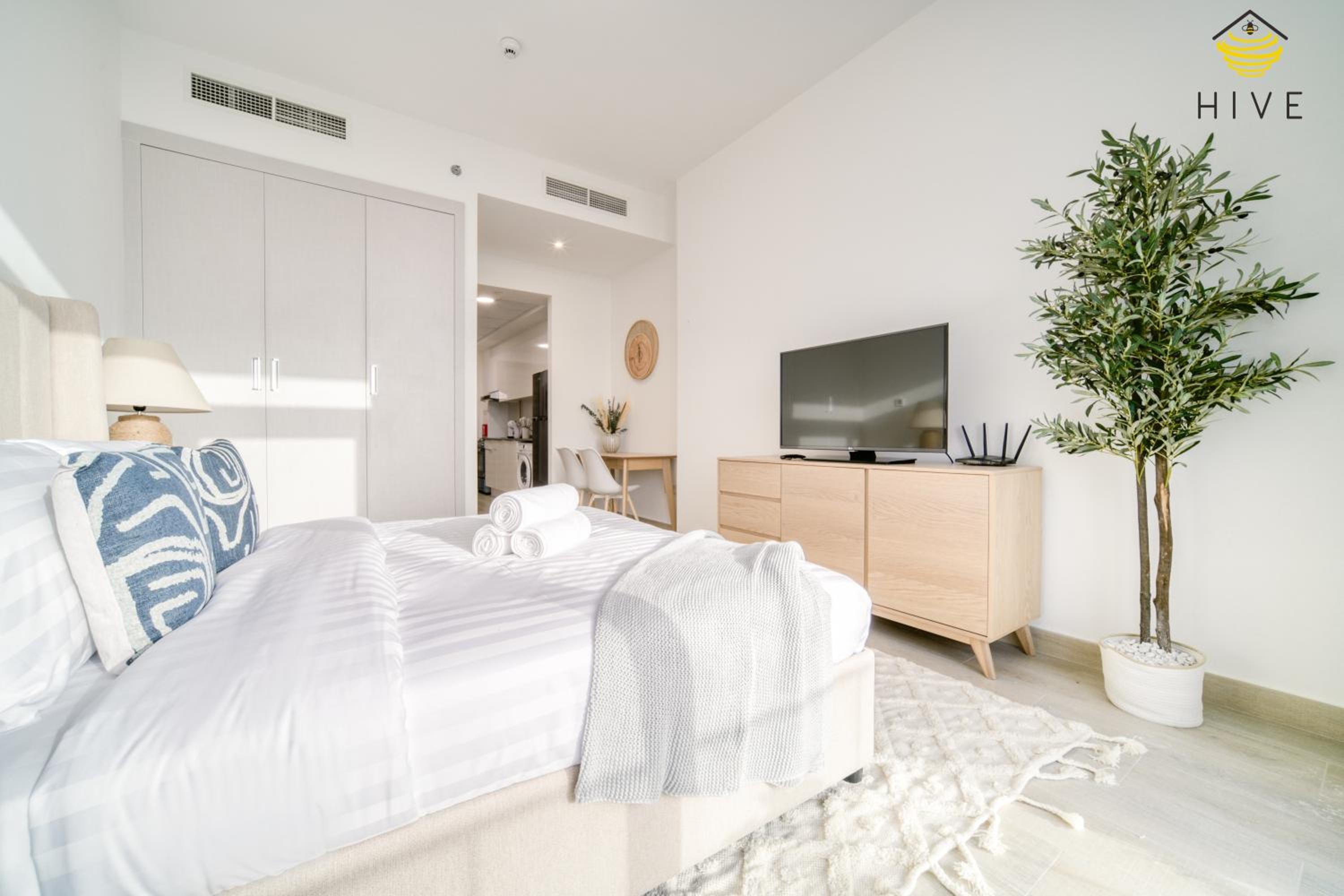 Stunning Studio in Bloom Towers, JVC