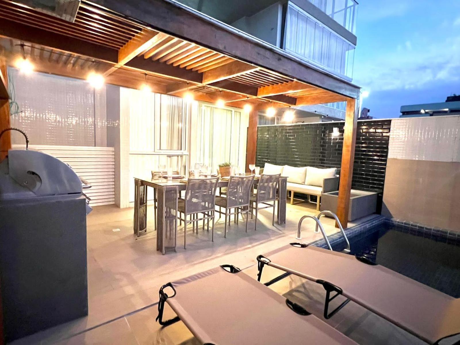 Apartamento espetacular com vista mar, piscina privativa e churrasqueira.