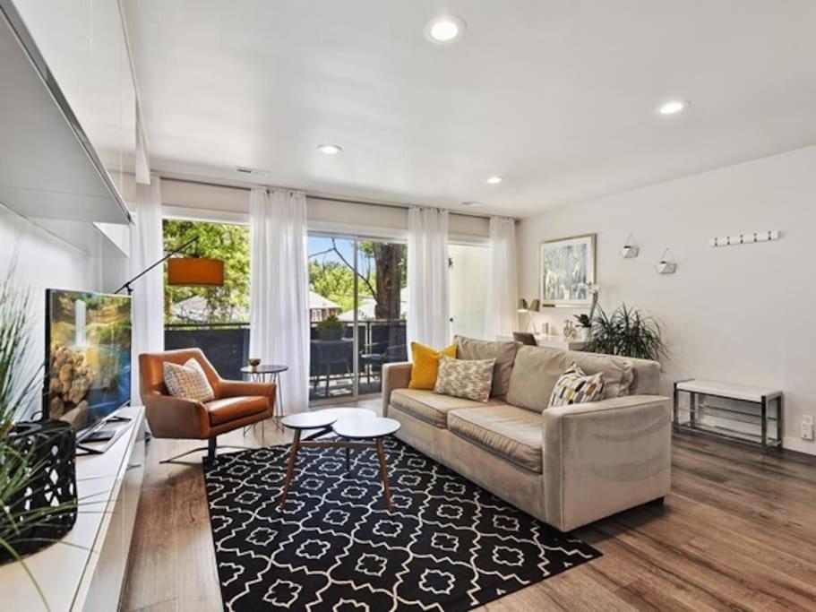 Condo 24! Prized Location. Modern! Bright! Enjoy!