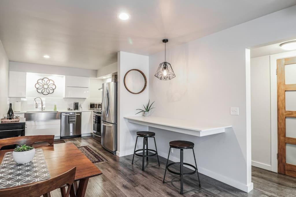 Condo 24! Prized Location. Modern! Bright! Enjoy!