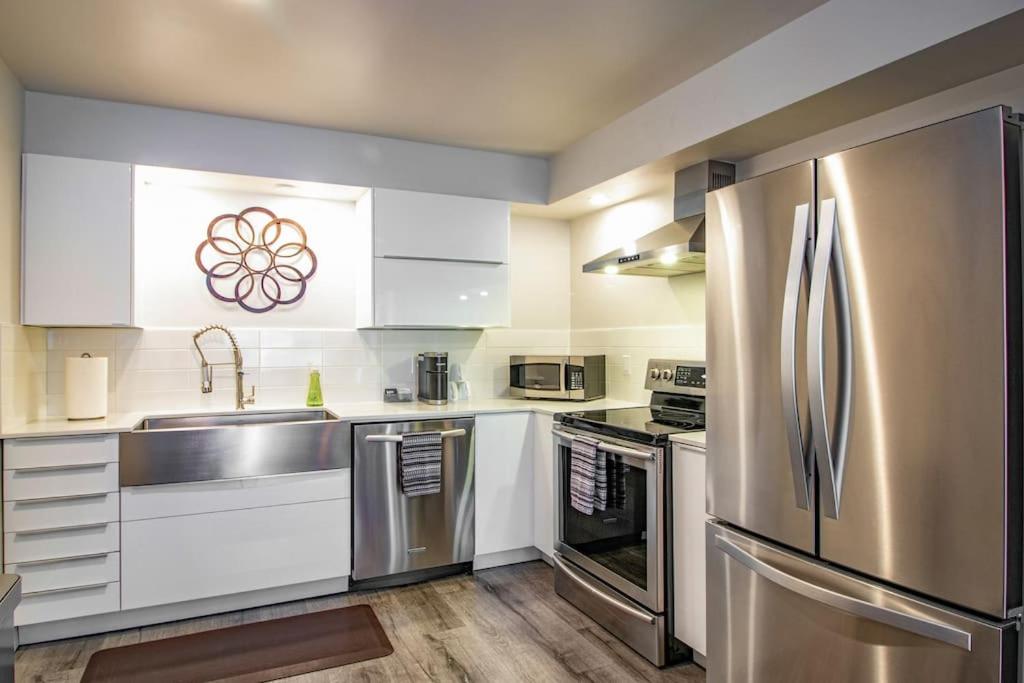 Condo 24! Prized Location. Modern! Bright! Enjoy!
