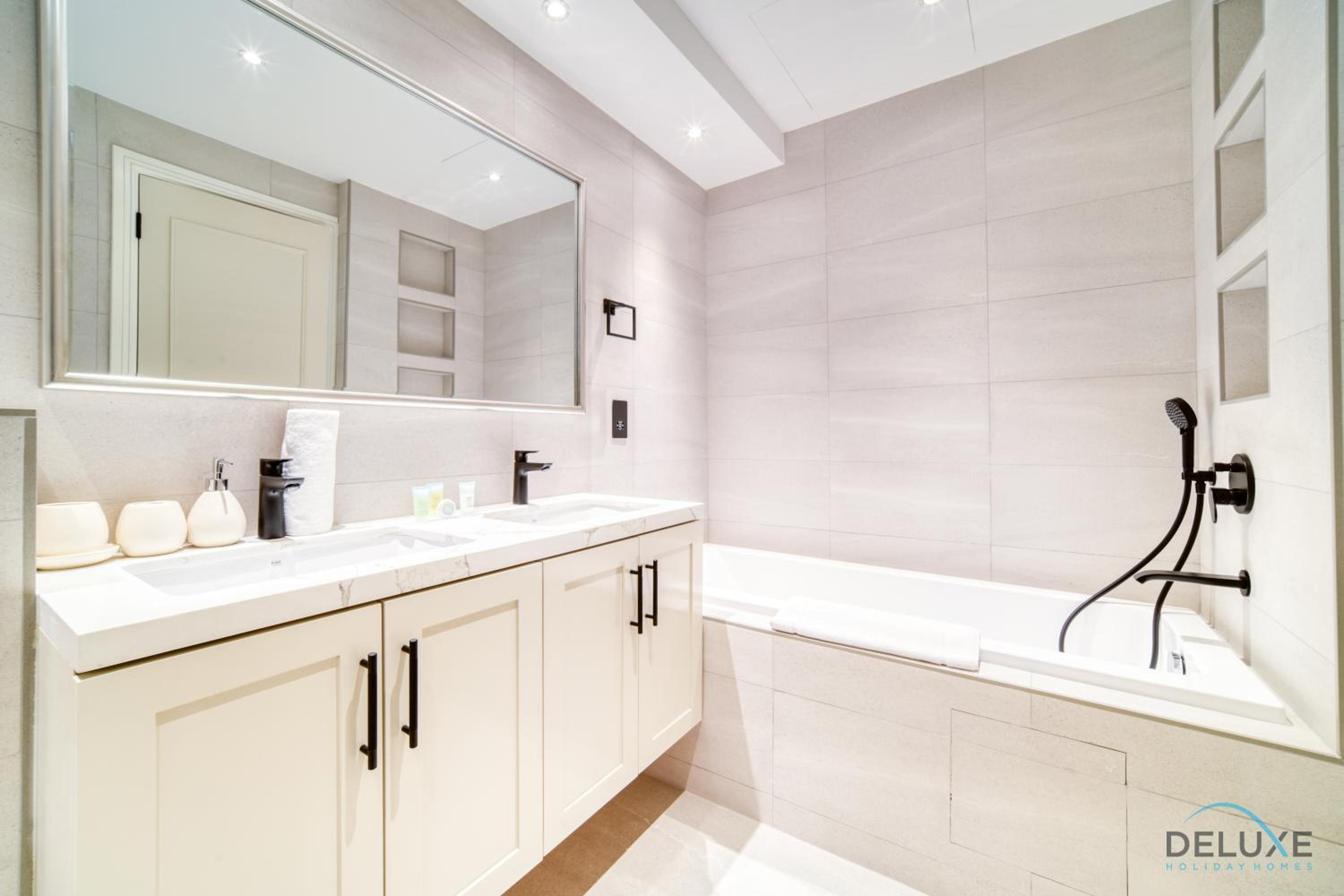 Phenomenal 1BR at Al Tajer E Downtown Dubai by Deluxe Holiday Homes