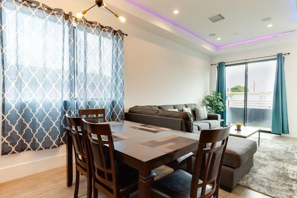 2 New Luxury Modern 3 story homes