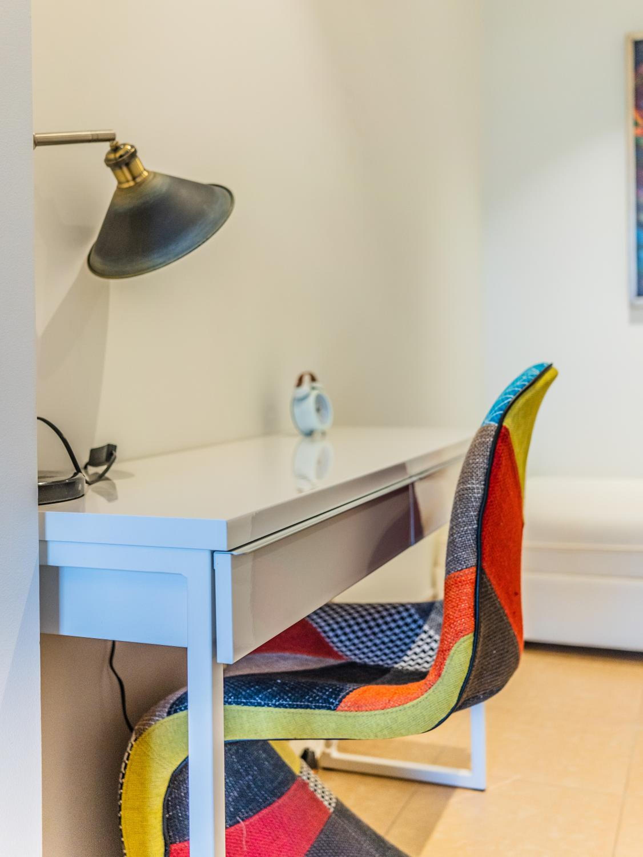 Colorful Apartment near Dubai Mall with Balcony