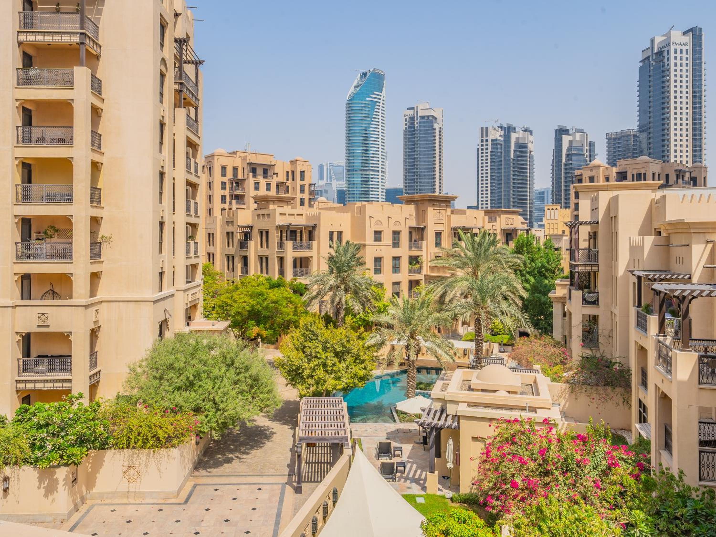 Colorful Apartment near Dubai Mall with Balcony