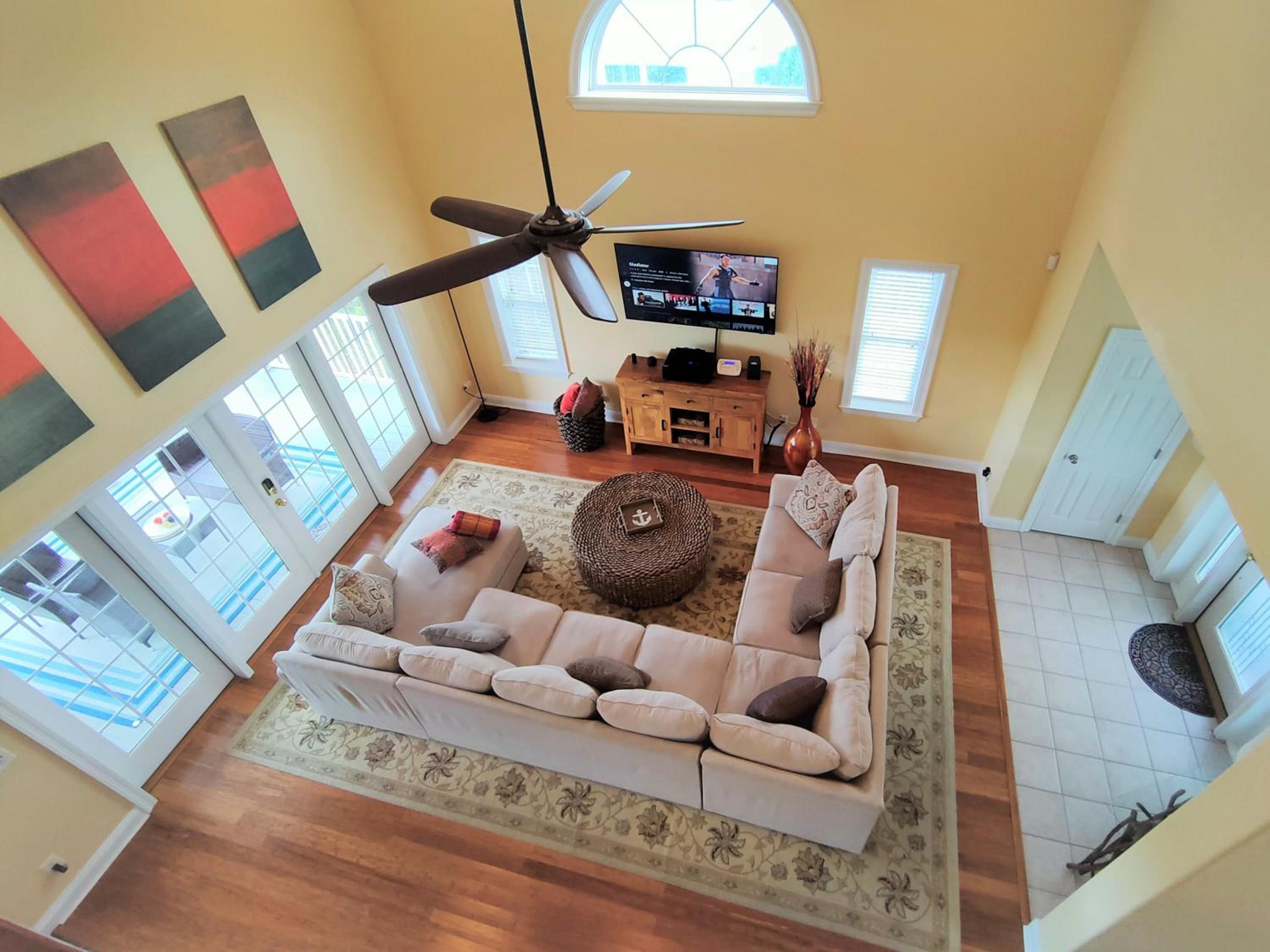 Luxury Vacation Home near Johnson Beach view 3