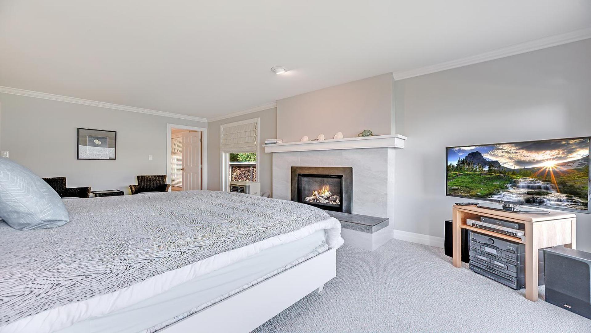 Deep Cove Retreat on the Ocean
