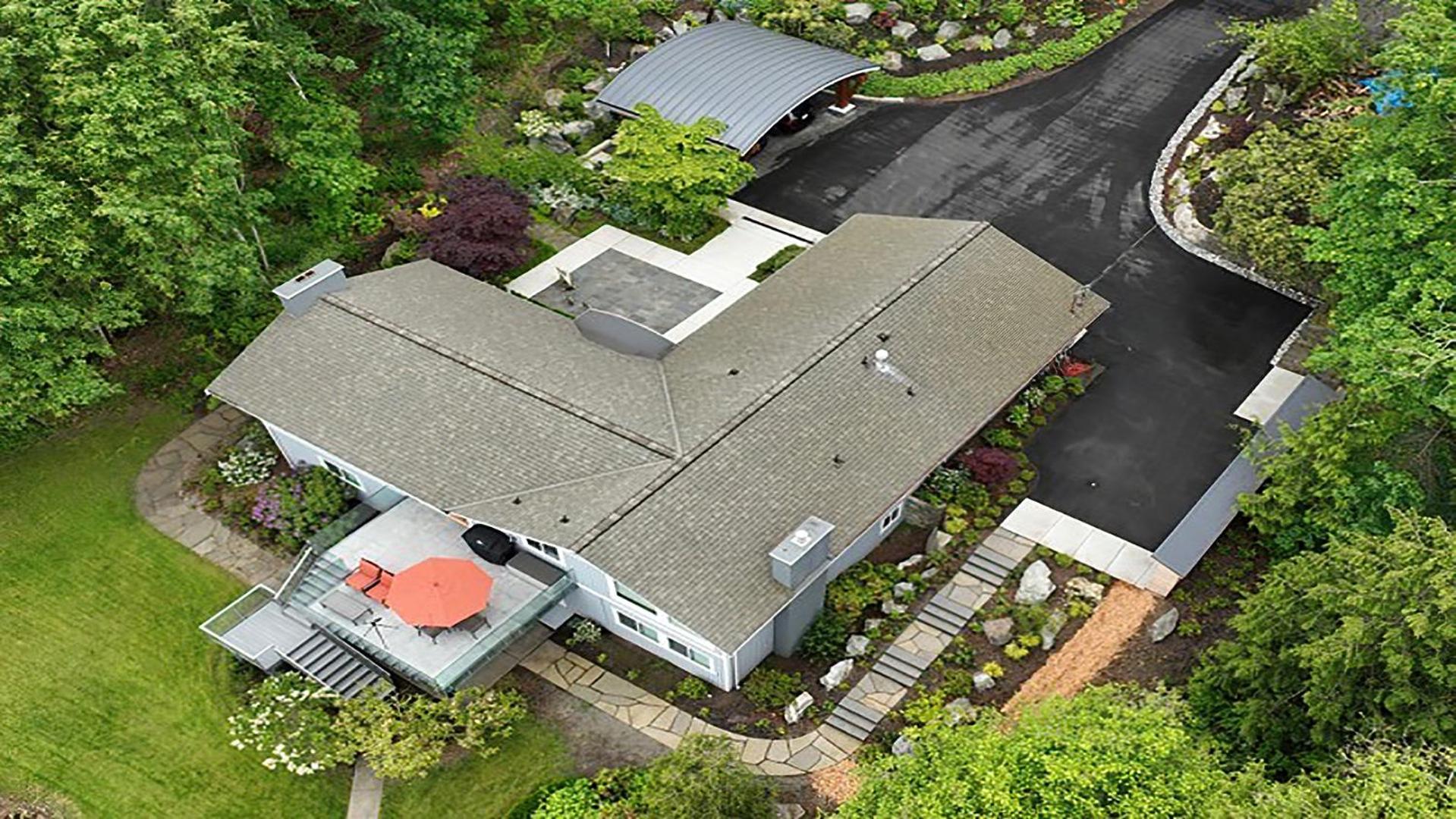 Deep Cove Retreat on the Ocean