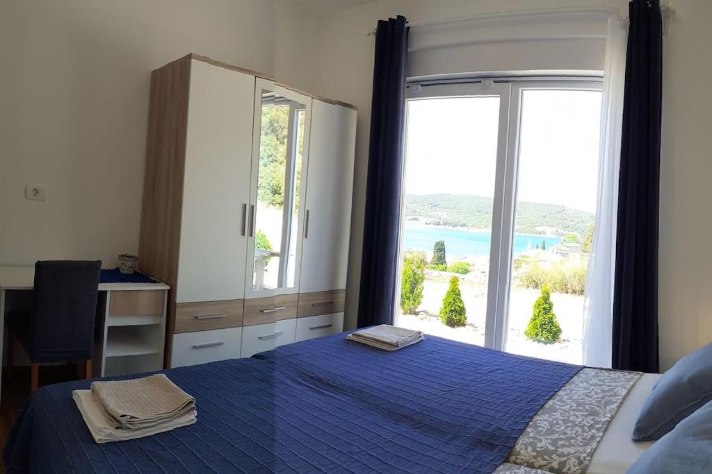 Vis - luxury holiday villa with swimming pool