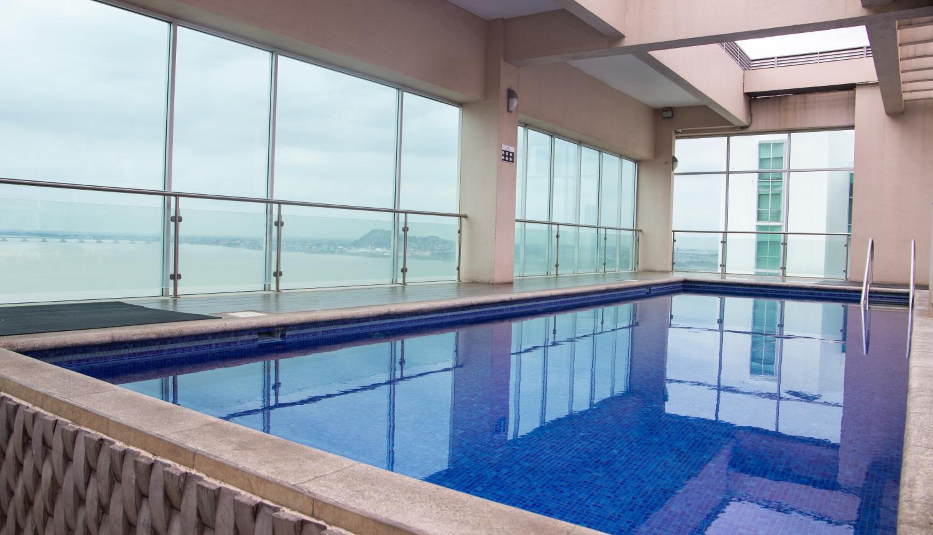 Riverfront II, piso 2, suite vista al rio, Puerto Santa Ana, Guayaquil
