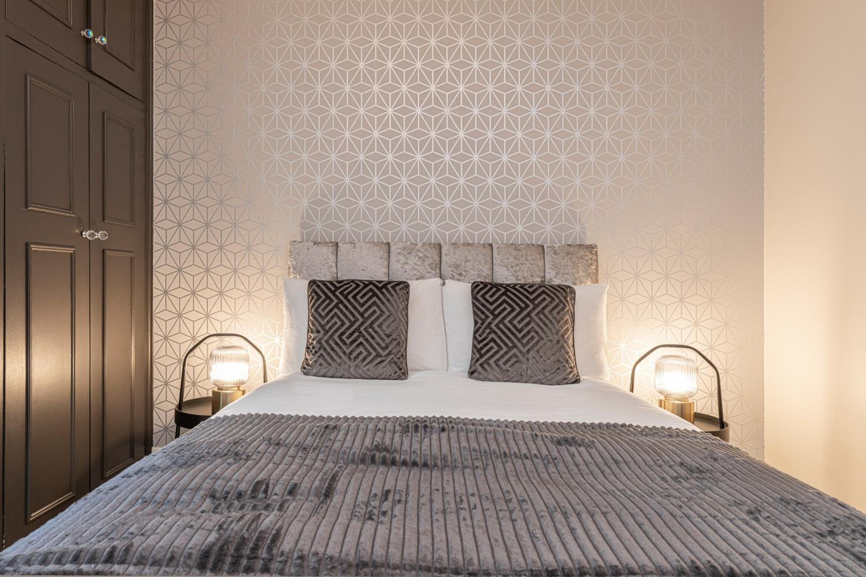 Charming 2 Bedroom Flat in Kensington High Street