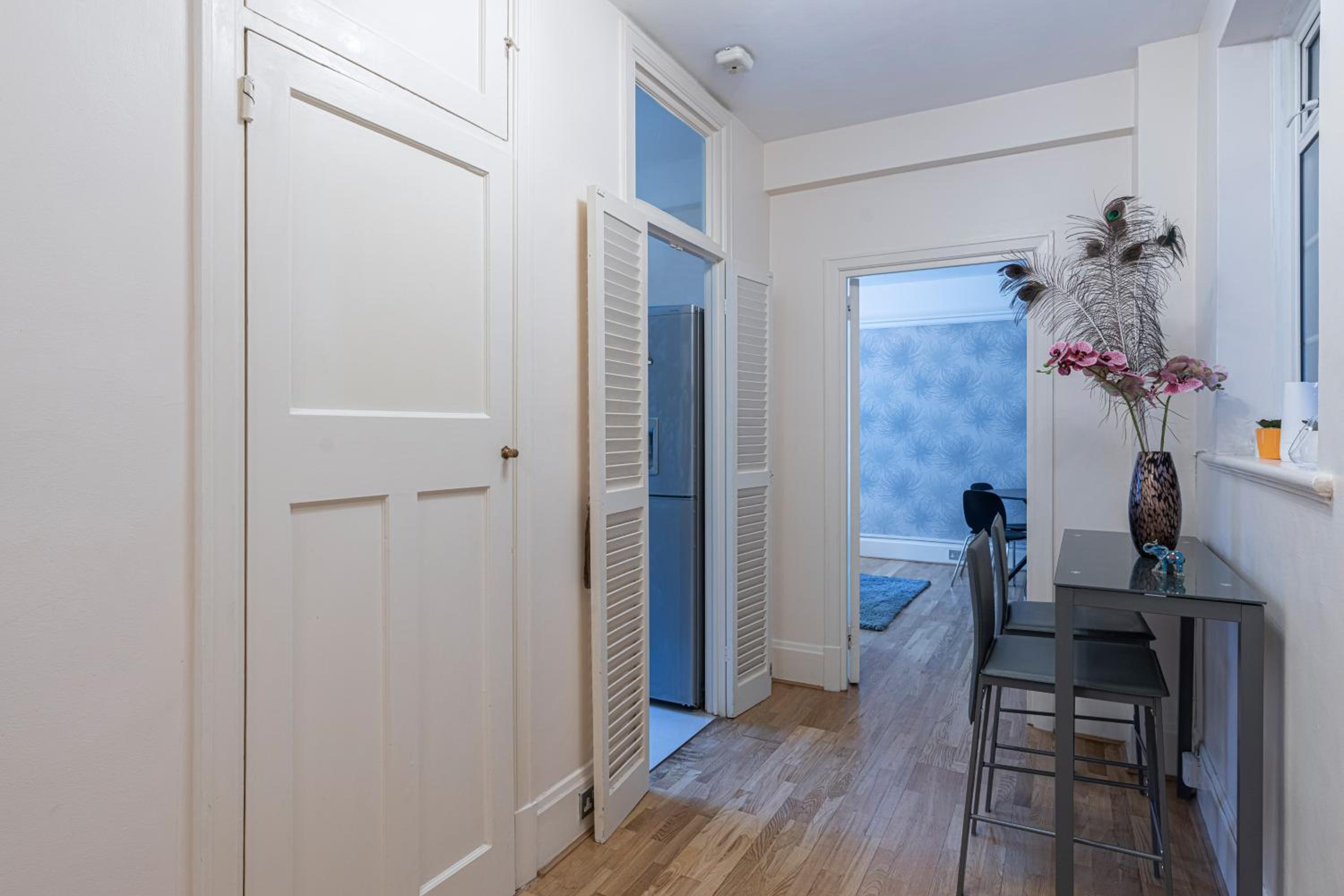 Charming 2 Bedroom Flat in Kensington High Street