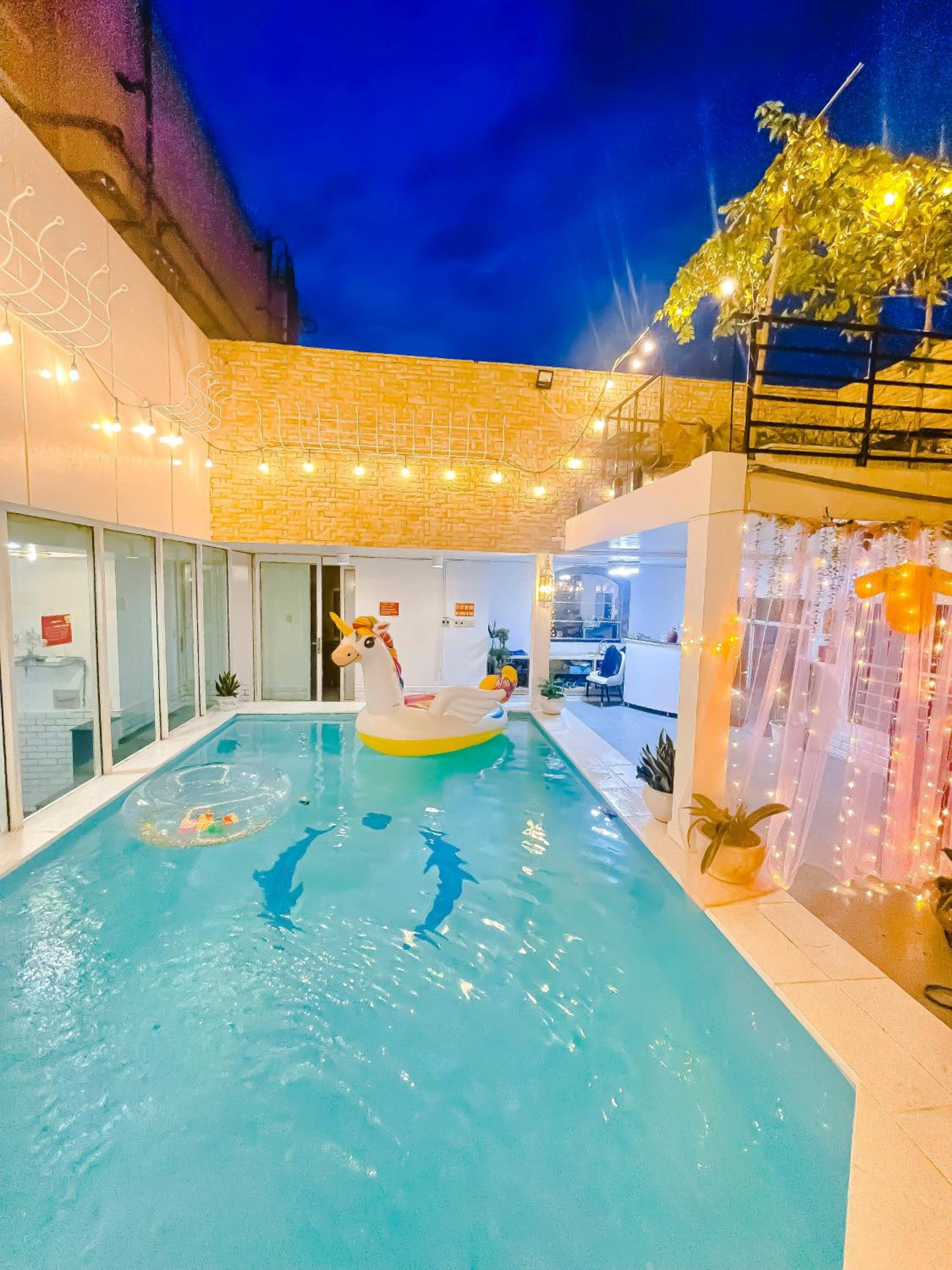 White Penthouse - Rooftop Pool Private - Central City
