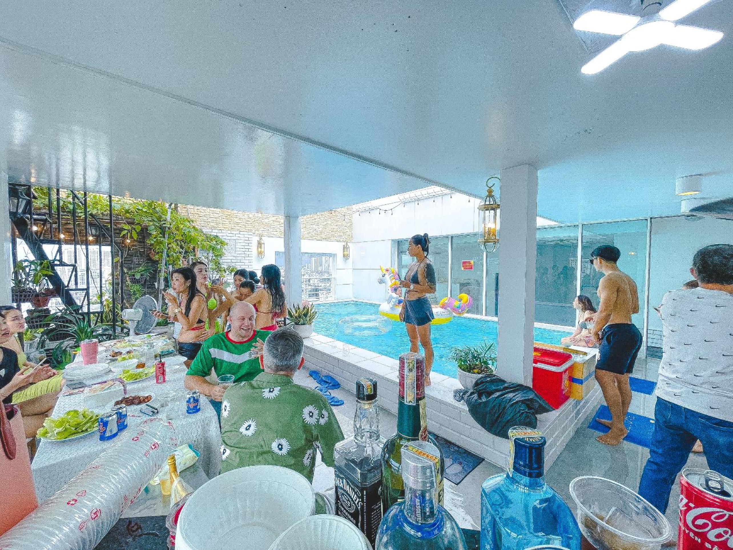 White Penthouse - Rooftop Pool Private - Central City