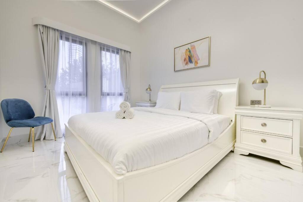 Downtown Beautiful 1bed with outdoor Garden