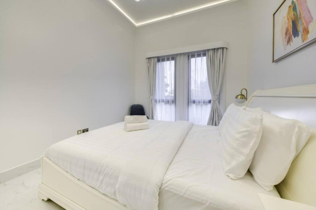 Downtown Beautiful 1bed with outdoor Garden