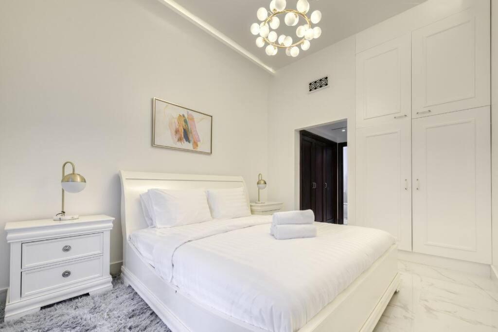 Downtown Beautiful 1bed with outdoor Garden