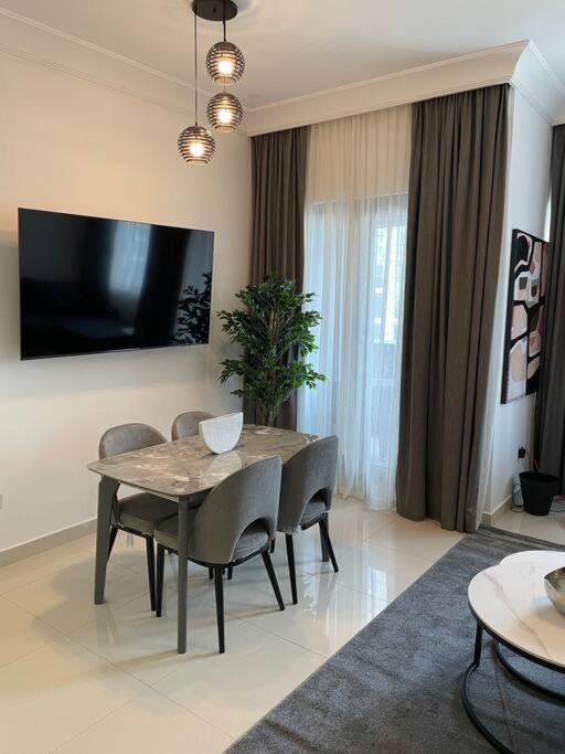 Luxury living & Fully-furnished 3 Bedroom Apartment next to Dubai Mall