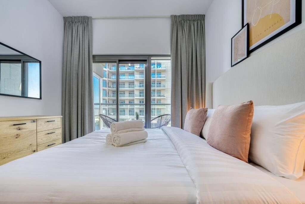 Chic spacious 1 BR apartment in Dubai South.