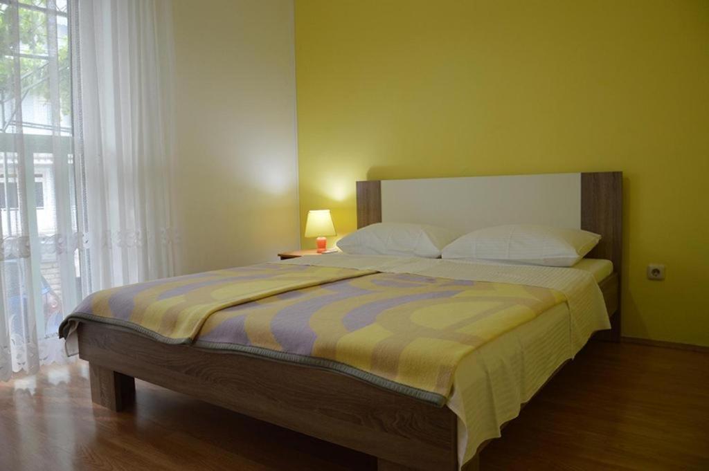 Apartments and rooms with parking space Vodice - 4164