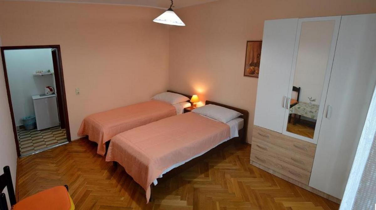 Apartments and rooms with parking space Vodice - 4164