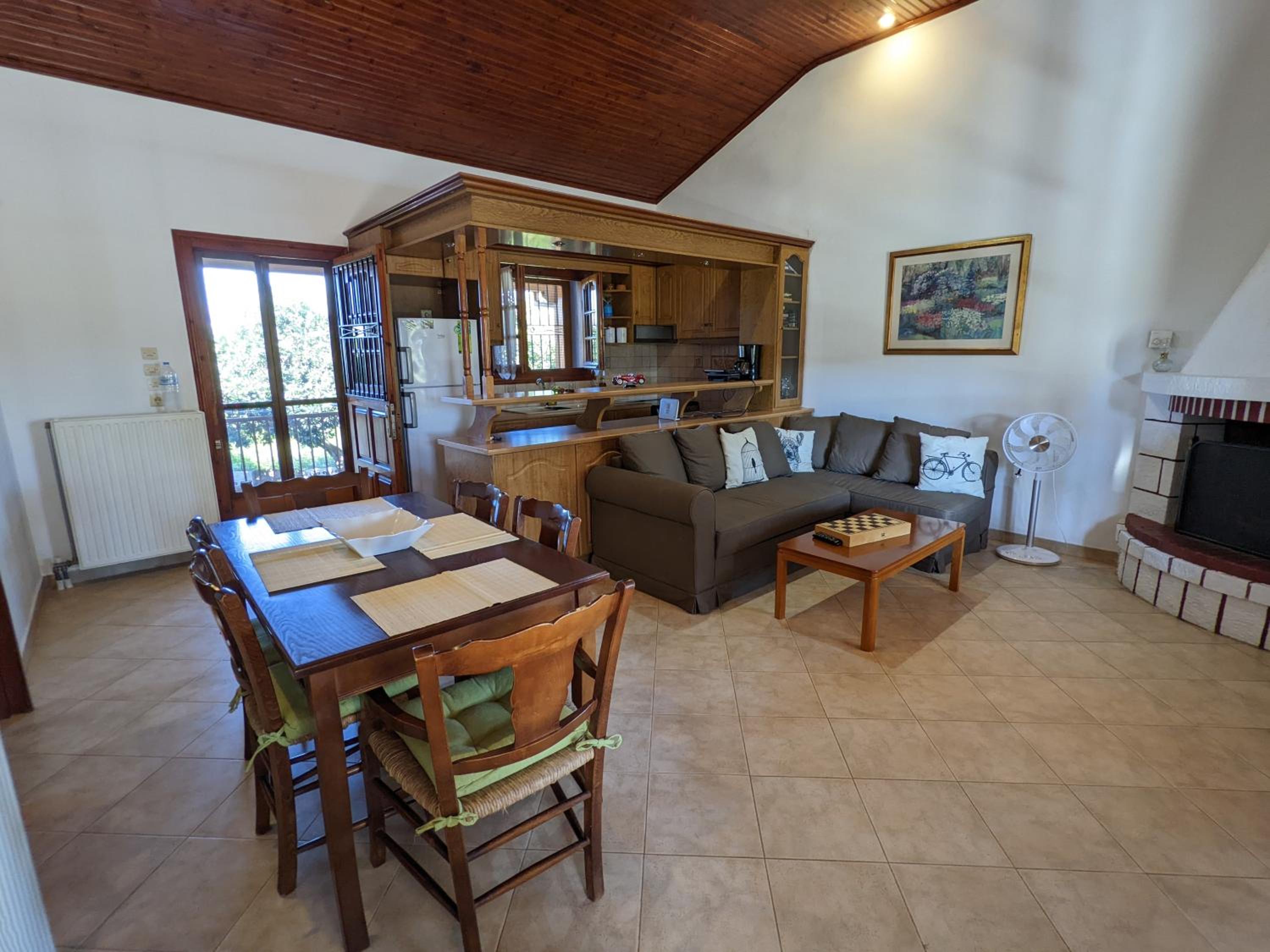Lovely Lontza, A Cozy 2-Bedroom House. photo 4