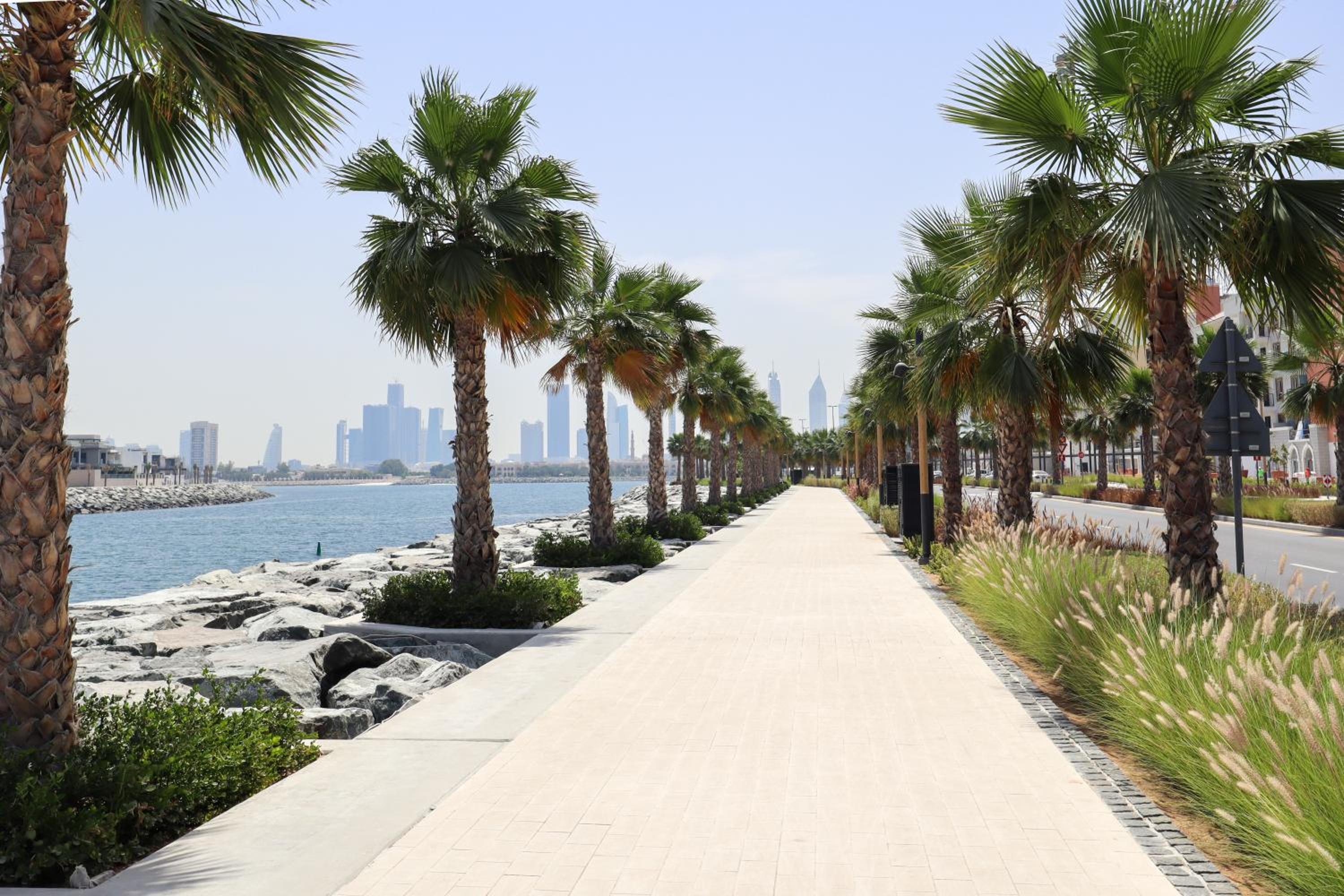 HiGuests - Spectacular Waterfront Apartment in La Mer