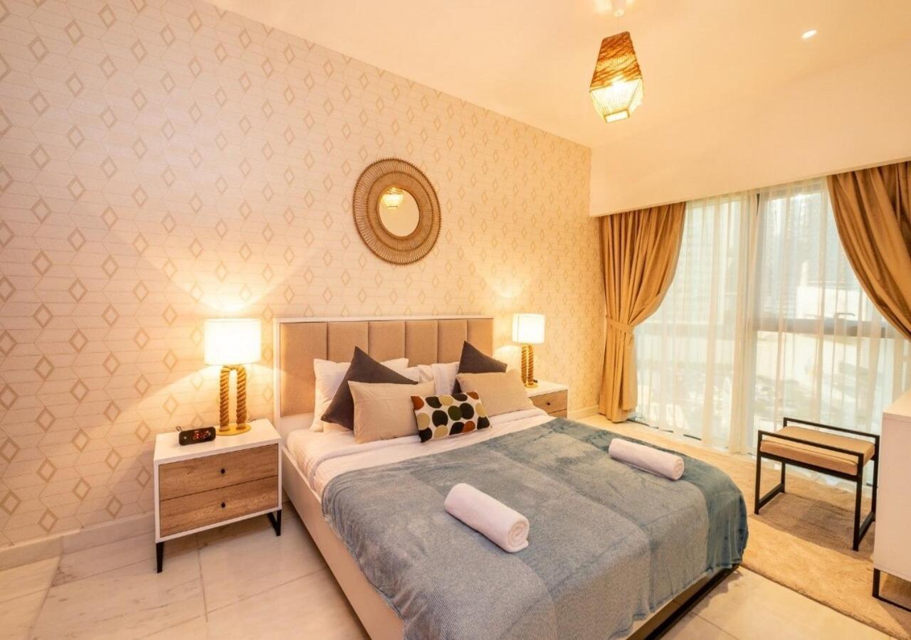 Hometown Apartments - Cosy 1 Br Apartment with Brand New Furniture in DIFC