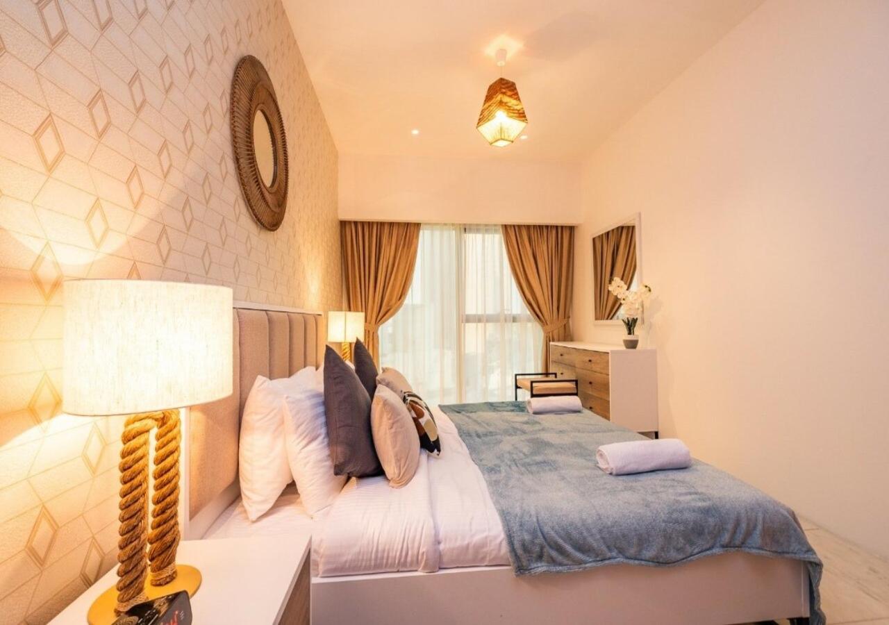 Hometown Apartments - Cosy 1 Br Apartment with Brand New Furniture in DIFC