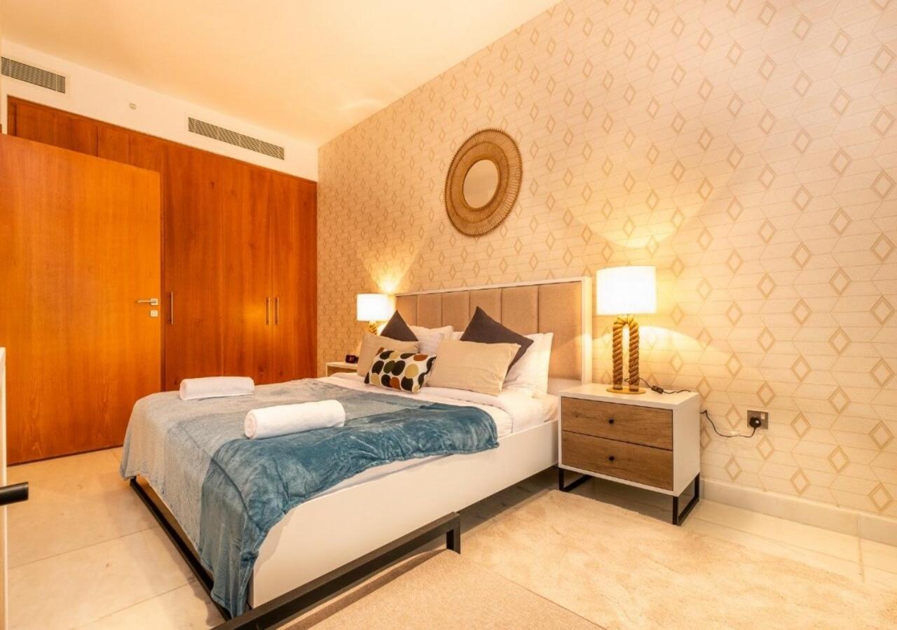 Hometown Apartments - Cosy 1 Br Apartment with Brand New Furniture in DIFC