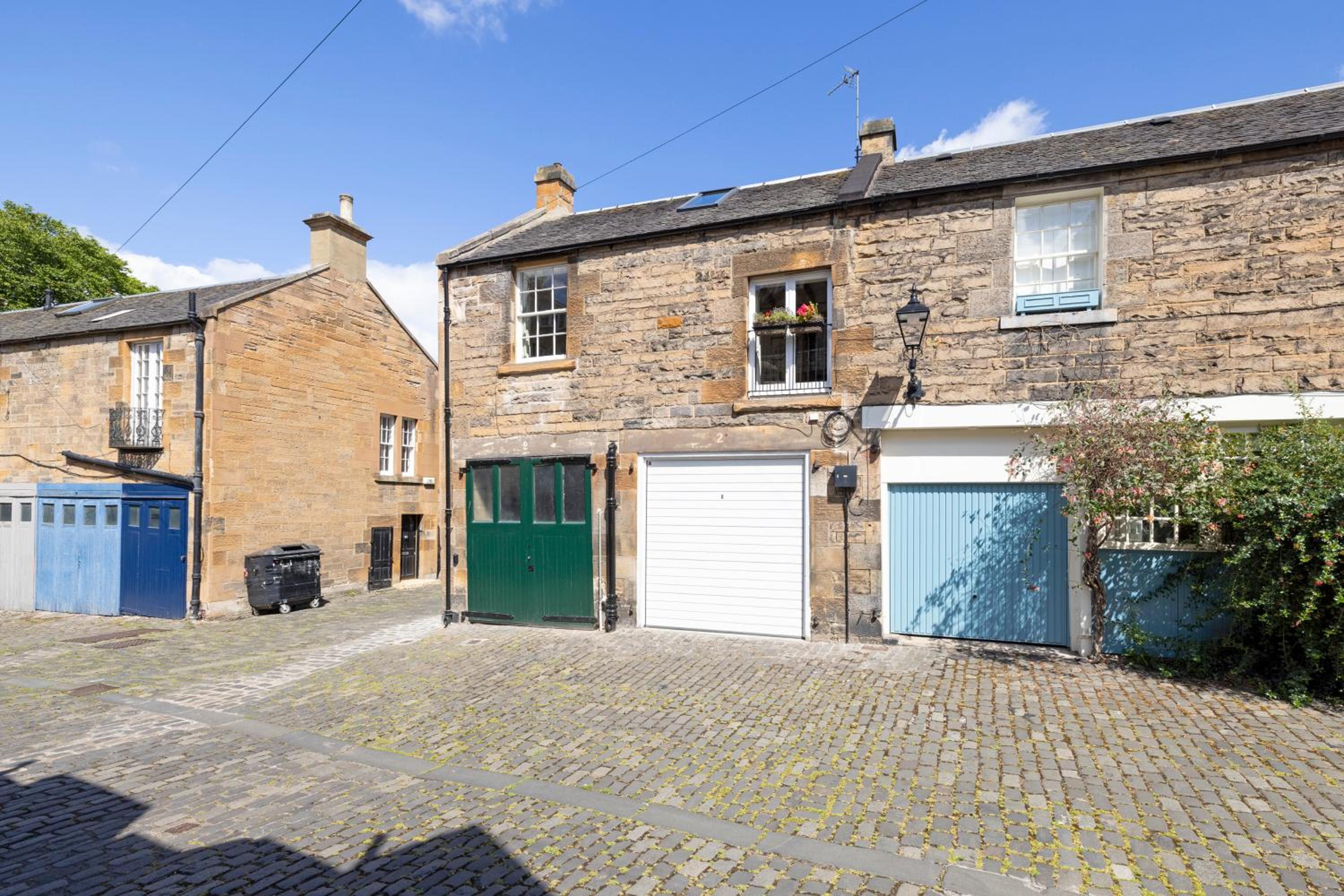 JOIVY Charming mews flat near the Dean Bridge view 4