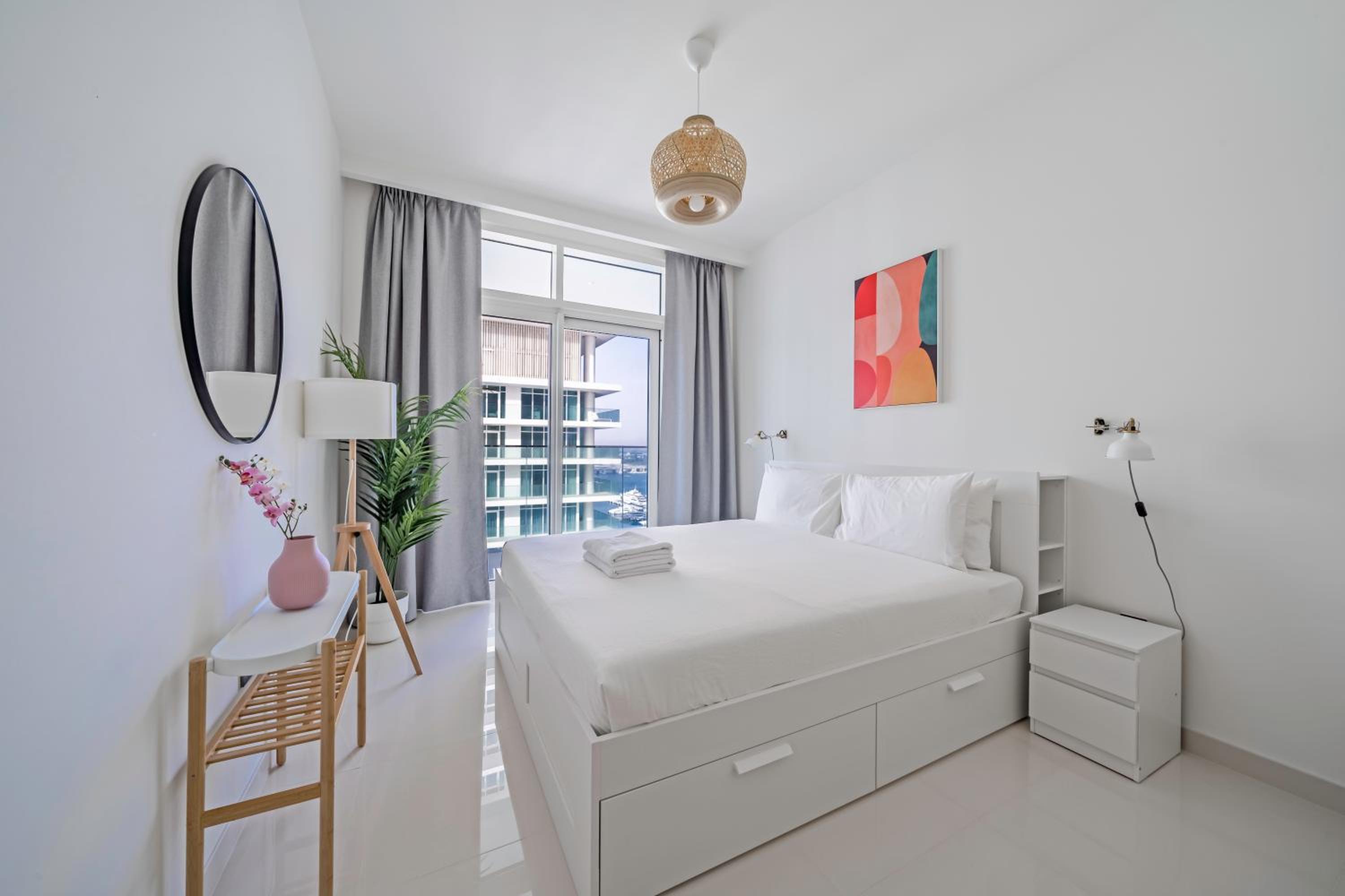 Breathtaking Atlantis view, Spacious 2BR on beach