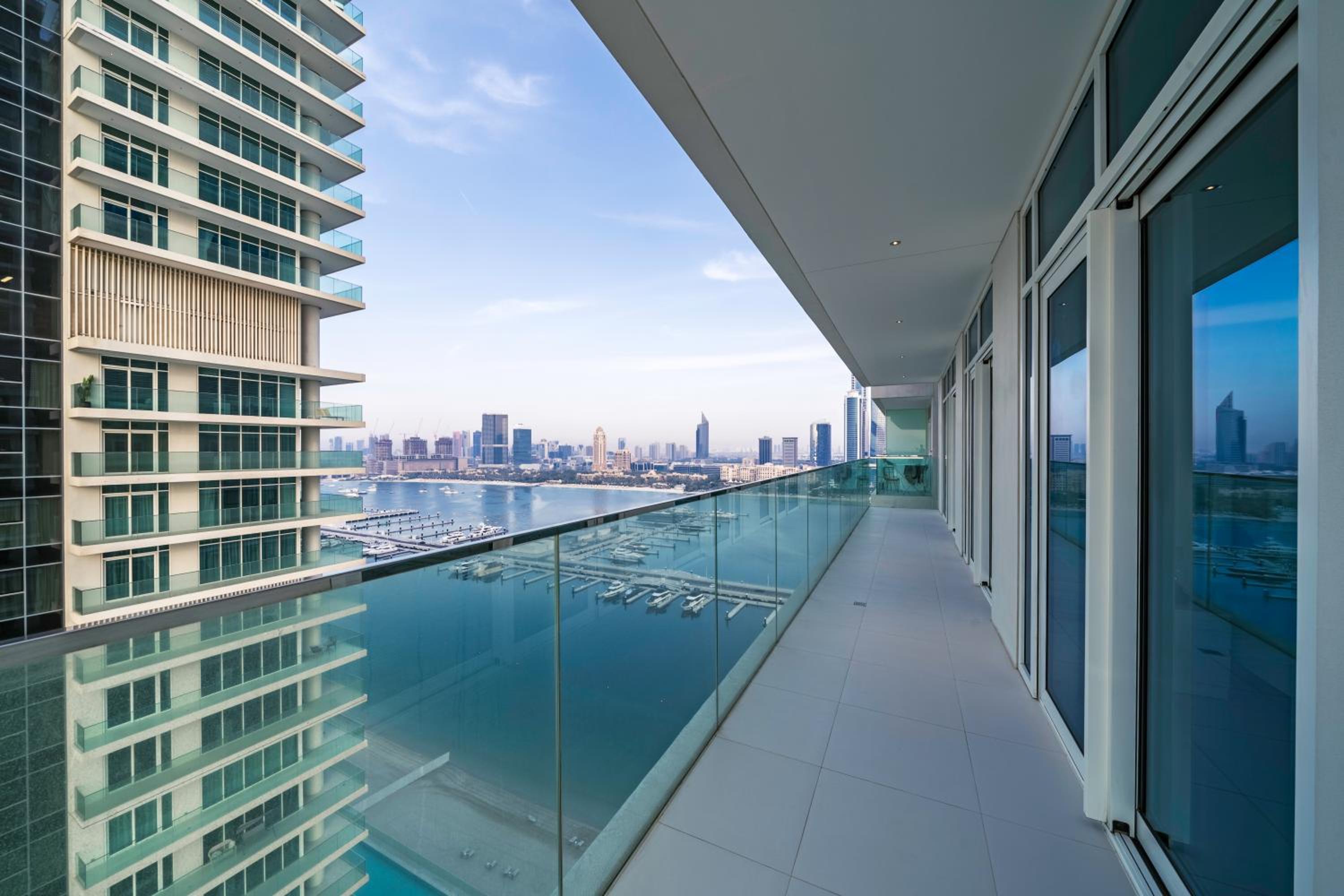 Breathtaking Atlantis view, Spacious 2BR on beach