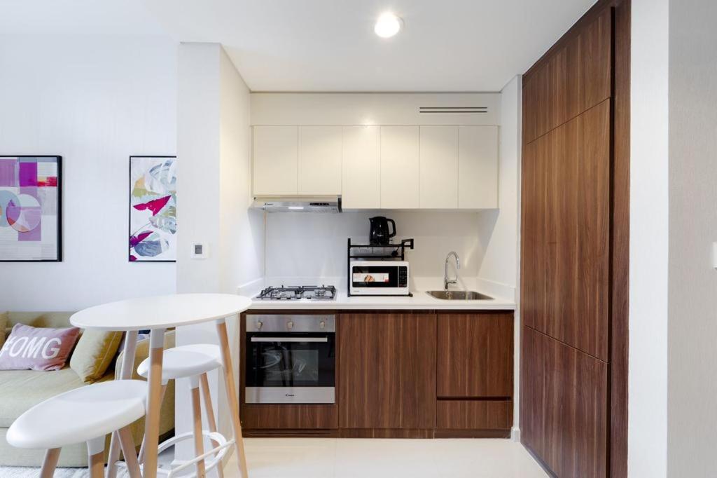 Cozy one bedroom apartment with Burj-Khalifa view