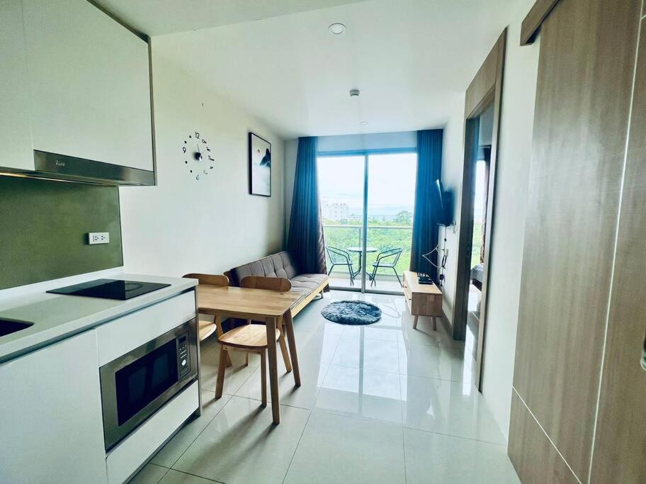 Luxurious 1-BDR W/Panoramic View Riviera Jomtien
