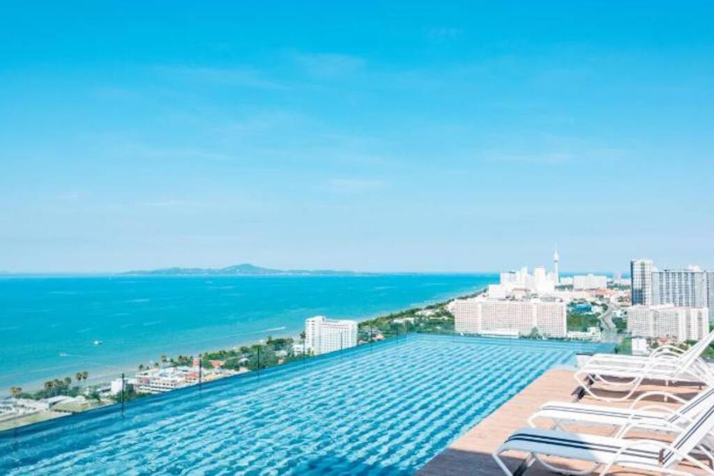 Luxurious 1-BDR W/Panoramic View Riviera Jomtien