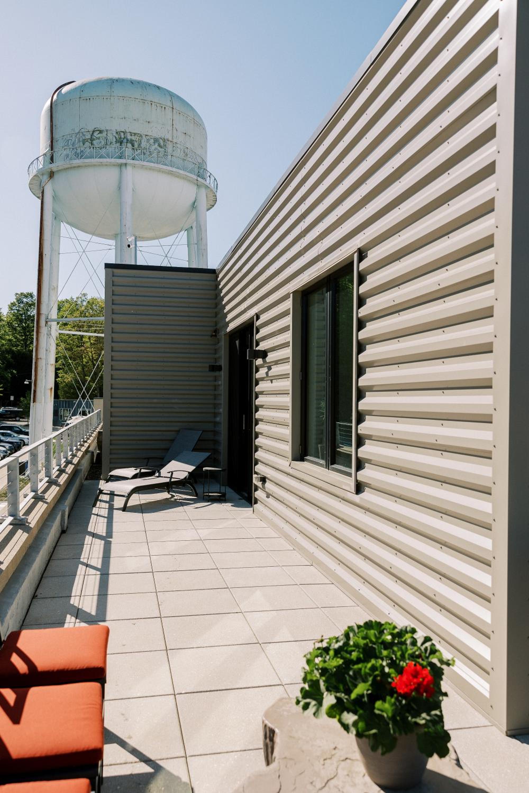 THE NEST: Luxury, History, Balcony, Memories