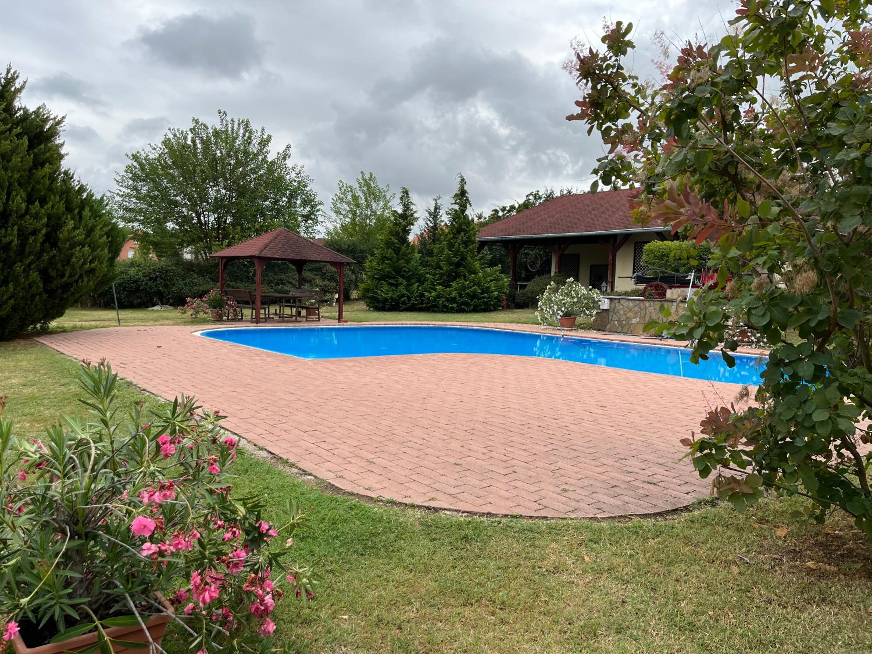 Szőlősgyörök Kun Apartment with 3 bedrooms on 92 in view 2