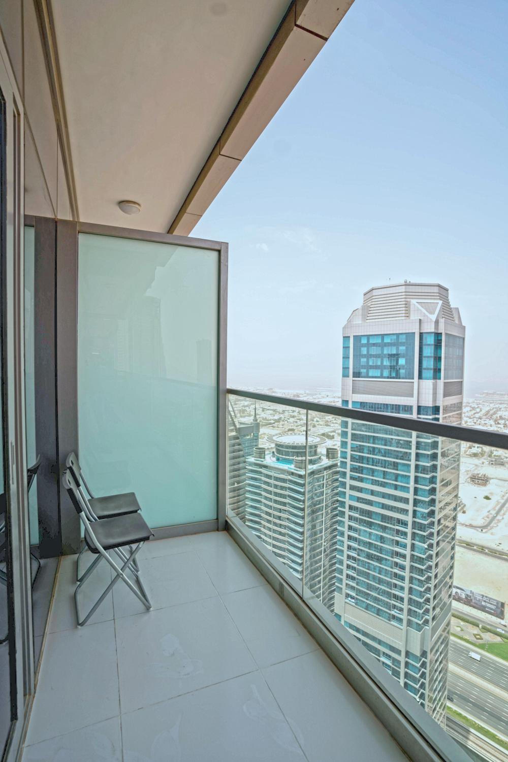 Vacay Lettings -Spotlight infinity pool at Paramount Tower