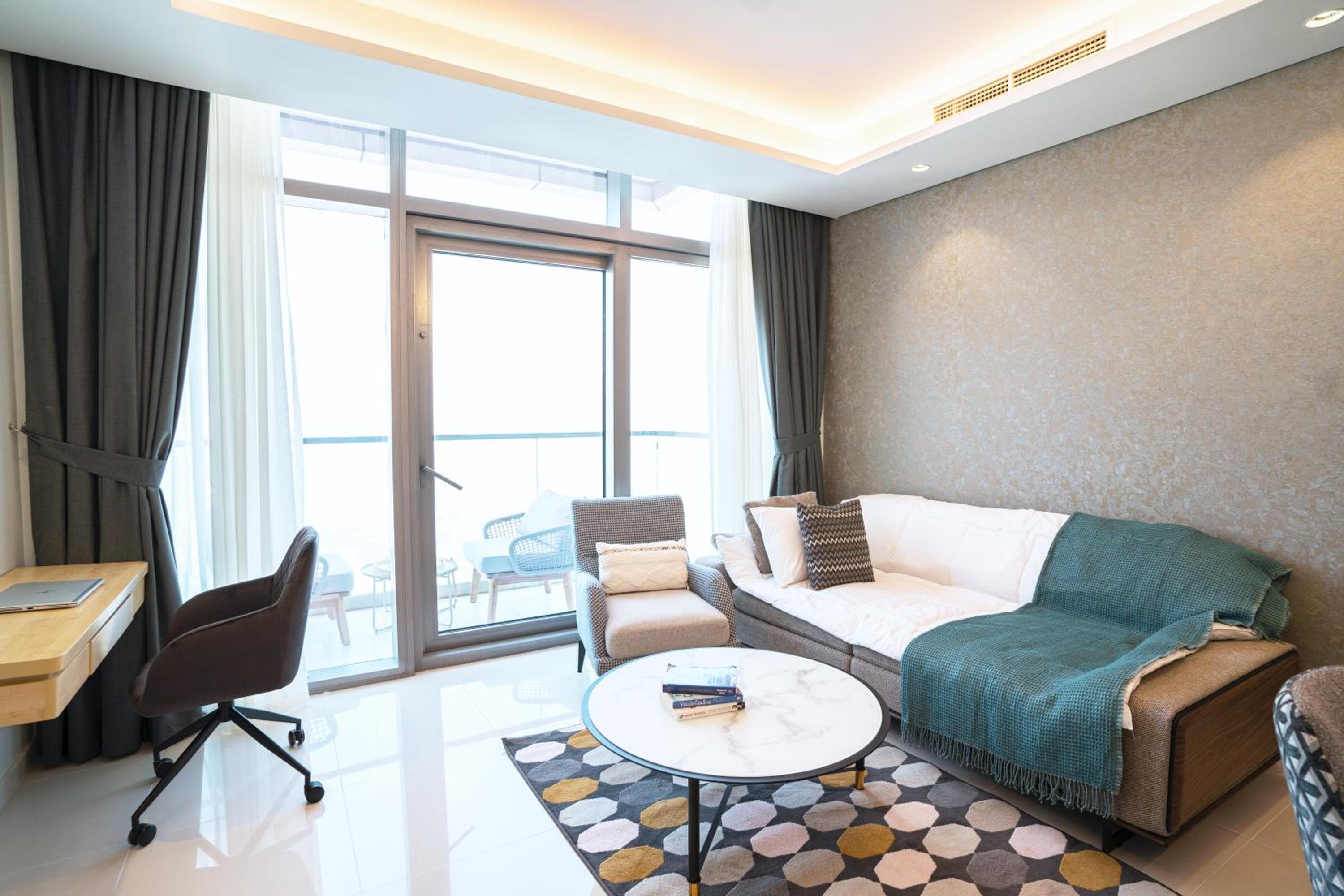 Vacay Lettings -Spotlight infinity pool at Paramount Tower